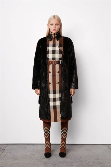 mode zweitlinien drittlinien cruise collection burberry|Burberry 2022 Resort Cruise Pre.